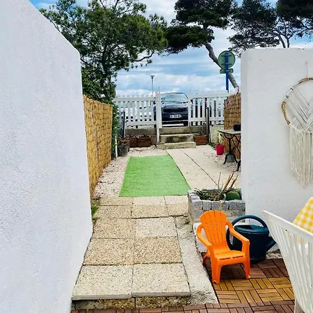 Maisonnette Climatisee A 35m De La De La Capte Ferienhaus *